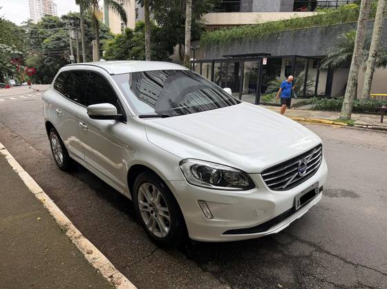 VOLVO XC60 2.0 T5 MOMENTUM GASOLINA 4P AUTOMÁTICO VOLVO XC60 2.0 T5 MOMENTUM GASOLINA 4P AUTOMÁTICO